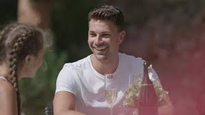 Love Island 2018: Sam And Georgia Are Now Officially Boyfriend And  Girlfriend | Radio Times