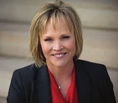 Amy Hettinger's Instagram, Twitter & Facebook