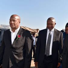 Mabuza, yolsuzluk ve ihale sahtekarlığına karışmakla ve mpumalanga'nın başbakanıyken siyasi muhaliflerin öldürülmesinin. Myanc Anc Deputy President Cde David Mabuza And Anc Facebook