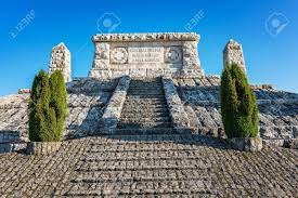 Generál štefánik tragicky zahynul 4. Cairn Tumulus Mohyla Von Mailand Rastislav Stefanik Auf Dem Bradlo Hugel In Brezova Pod Bradlom Lizenzfreie Fotos Bilder Und Stock Fotografie Image 84719683
