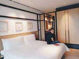 Sensaciones de relax se funden en este lugar íntimo y ecléctico, ideal para quienes viven con pasión y aquellos que hacen de los negocios un placer. Pengalaman Menginap Di Bilik Studio Studio Room Hotel Alila Bangsar