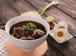 Bumbu rawon daging ini selalu menggunakan daging sapi, tapi ada yang membuatnya khas yaitu tampilan kuahnya yang berwarna hitam gelap. Resep Rawon Daging Sapi Hangat Kuahnya Empuk Dagingnya