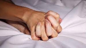 Ada beberapa hal yang wajib para suami lakukan jika ingin membuat istri bahagia di kamar. 4 Waktu Yang Baik Untuk Berhubungan Suami Istri Bukan Malam Hari