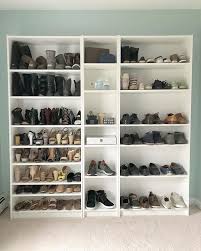 A billy bookcase with glass doors and a black trim, also available on ikea. Renesansa Posojilodajalec Sprejemljivo Billy Oxford Ikea Losfiero Net