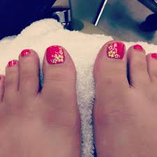 See more ideas about floral nail designs, floral nails, nail enhancement. Pin By Leesa Helmlinger On Nails Toe Nails Hawaiian Nails Toe Nail Designs