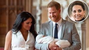 The infant is not the first windsor to have their britain's prince harry and meghan, duke and duchess of sussex, hold their newborn son in st. Royal Family Introduces Meghan Markle S Son As Kate Middleton S