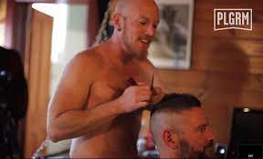 THE NAKED BARBER – Smexy Nerd