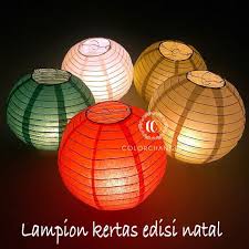 Kalau kamu ingin memajang benda ini untuk menghias rumahmu, kamu bisa membuat diy lampion imlek dari kertas. Lampion Kertas Natal Led Bulat Gantung Christmast 20 Cm Dekorasi Shopee Indonesia