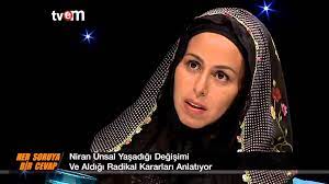 Müzisyen bir ailede yetişen niran ünsal'ın annesi trt i̇zmir radyosu keman ve ses sanatçısı nursal ünsal birtek, babası ise kanun sanatçısı ahmet canevi'dir. Niran Unsal In Radikal Degisiminin Sebebi Ne Youtube