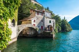 Tranquillo, lontano dai rumori e dagli assembramenti della città, vi proproniamo la nostra guida all'aperitivo sul lago di como. Weekend Sul Lago Di Como Cosa Fare E Cosa Vedere Secret Milano