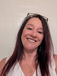 C'est vindredi😃🍺 Viens voir notre magnifique barmaid :) Elle saura te  charmer en cette belle après midi :)