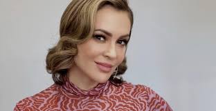 Mari Whealon's Instagram, Twitter & Facebook