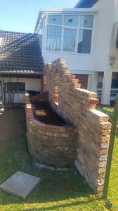 Screen With Raised Bed Of Old Bricks Construction Manual For Diy Old Bricks Backyard Patio Designs Brick Construction