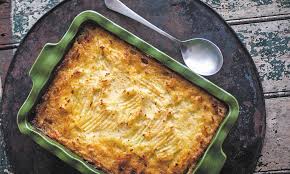 Cook ground beef and savory vegetables, top with mashed potatoes, and bake to perfection. Eat Like An A Lister The Blunt Family S Shepherd S Pie Daily Mail Online