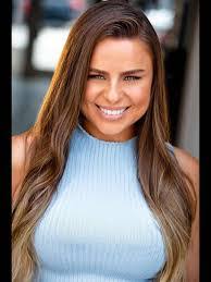 Victoria Grant's Instagram, Twitter & Facebook