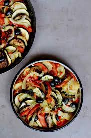 Más tarde, en la época medieval y moderna, la gente se dedicó más a la agricultura y a la ganadería. Briam Receta Griega Tradicional Y Autentica 196 Flavors