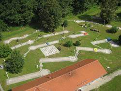 Schellenbergstraße 1 (in kirchberg bei) simbach am inn der schellenberg ist mit 549 m die höchste erhebung niederbayerns südlich der donau. Simbach Am Inn Minigolfanlage In Obersimbach Nahe Schulzentrum