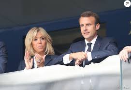 Rosa otounbaïeva, première femme présidente du kirghizstan. Le President Francais Emmanuel Macron Et Sa Femme La Premiere Dame Brigitte Macron People Au Stade Loujniki Lors De La Finale De La Coupe Du Monde De Football Purepeople