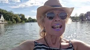 RecycleUp #performanceart #enjoylife #compostelle #genval @mitzihencl...