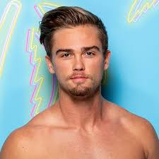 'Love Island': Connor Says He's in Love With Mackenzie and Is 'Hopeful' for  Their Future (Exclusive)