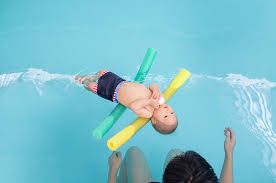 Ibu Begini Tips Pilih Kolam Renang Yang Aman Untuk Bayi