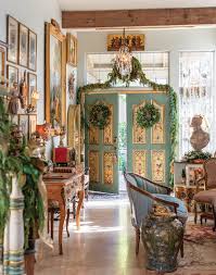 A Renaissance Noel Victoria Magazine In 2020 Decor World Decor Victoria Magazine