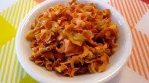 Sprinkle the carrots with cinnamon and roast them until they are soft. Healthy Snack Recipes How To Make Carrot Chips Weelicious Youtube