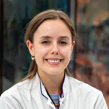 I am thrilled to announce to have graduated from my master Healthcare  Policy, Management and Innovation with the cum laude distinction! My  master's thesis “Medical professionalism during crisis -…