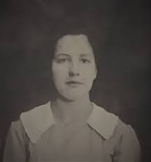 Edward Batt's Instagram, Twitter & Facebook