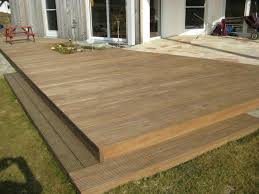 Villani Holz Im Garten Terrasse Aus Holz Und Stein Fliesen Terrassenfliesen Holz Im Garten Terrasse Holz