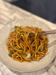 Chinese egg noodle stir fry (lo mein) - Yummy Calories