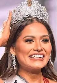 HORA DE VOTAR!!!!!! 👑👑👑DUELO DE LATINAS 👑👑👑 Rumbo a  #MissGrandInternational 🫰👑 QUIEN LLEGARA MAS LEJOS ❓👑 @todos @destacar  Hello The Universe (Miss Universe) JKN18 👑Votaciones Miss Universe 2024👑  Miss Universe Anne Jakrajutatip