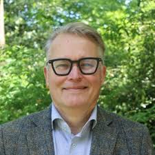 Afgelopen maandag heb ik mijn HBO diploma Toegepaste Gerontologie mogen  ondertekenen! Nu op zoek naar de volgende stap: een toffe baan of  traineeship. Functies als zorgadviseur of Wmo-consulent…