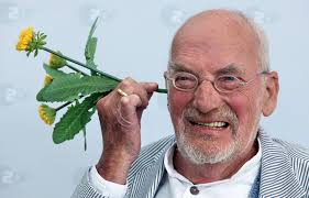 Löwenzahn"-Moderator Peter Lustig gestorben: Seine Welt, der Bauwagen