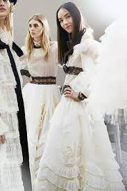 Maybe you would like to learn more about one of these? Das Karl Lagerfeld Mehr Coco Chanel Modekreativ Com Chanel Brautkleid Modestil Couture Mode