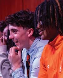 Chris Farthing's Instagram, Twitter & Facebook