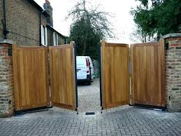 This would be cute for a privacy screen for the backyard. Sliding Wood Fence Gate Sliding Fence Door Sliding Wood Fence Gate Kit How To Make A Sliding Wood Fe Wooden Gate Designs Wood Fence Gates Wooden Gates Driveway