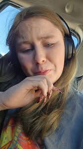 Am i not beautiful ? But so far no one has shared my photo 😥 ♥️