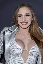 Shana Moss's Instagram, Twitter & Facebook