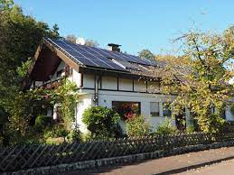 4 zimmer, wohnfläche 128 qm, reihenmittelhaus, provisionsfrei, lagebeschreibung das gemütliche nichtraucher reihenmittelhaus mit terrasse, kleinem garten und garage, befindet. Grundstuck Mit Tollem Ausblick Auf Bayern Ar Immobilien