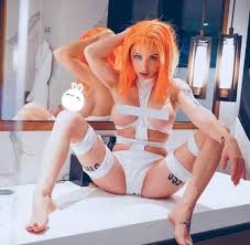 Liz Katz as Leeloo : rCosplayLewd
