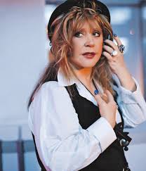 Давать ли российское гражданство всем рожденным в СССР Восток и Запад