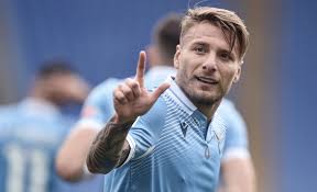 Knee operation, out for 8 weeks. Immobile La Lazio Celebra I 150 Gol Di Re Ciro Foto