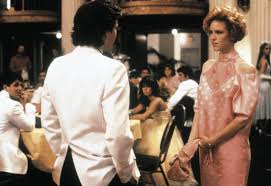 Pretty in pink is a 1986 american teen romantic comedy film about love and social cliques in american high schools in the 1980s. Pretty In Pink Filmkritik Bewertung Filmtoast De