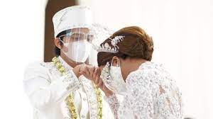 Presiden joko widodo didampingi oleh ibu negara iriana. 3 Rjmoar6az Zm