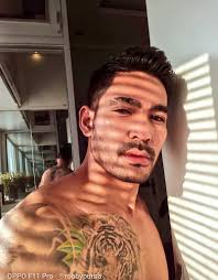 Robby pun mengatakan kalau olla kerap melakukan ritual setiap hari jumat. Mrvvip On Twitter Robby Purba Shirtless With Shadow Reflection Selebwatch