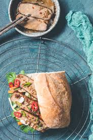 Pour marinade over the tofu slices and let sit in the fridge for 30 minutes to an hour. Banh Mi Tofu Vietnamesisches Sandwich Mit Tofu Kleines Kuliversum
