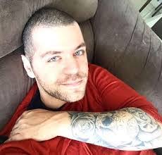 Victor Sarro's Instagram, Twitter & Facebook