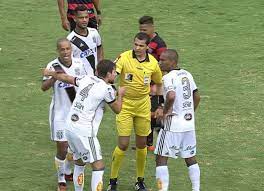 C'est avec ce dernier club qu'il se révèle plus ou moins et qu'il attire l'oeil des recruteurs du club bruges en 2018. Rodrigo Toma Bronca Em Campo E Deixa Estadio Da Ponte As Pressas Apos Expulsao Ponte Preta Ge