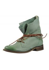 Im zalando online shop erwarten dich traumhafte spm schuhe, die mit ihren zahlreichen, verschiedenen designs für jede frau und für jeden anlass das passende modell bereithalten. Spm Ka60026171 Stiefeletten Glattleder Amazon De Schuhe Handtaschen Schuhtrends Stiefeletten Schuhe